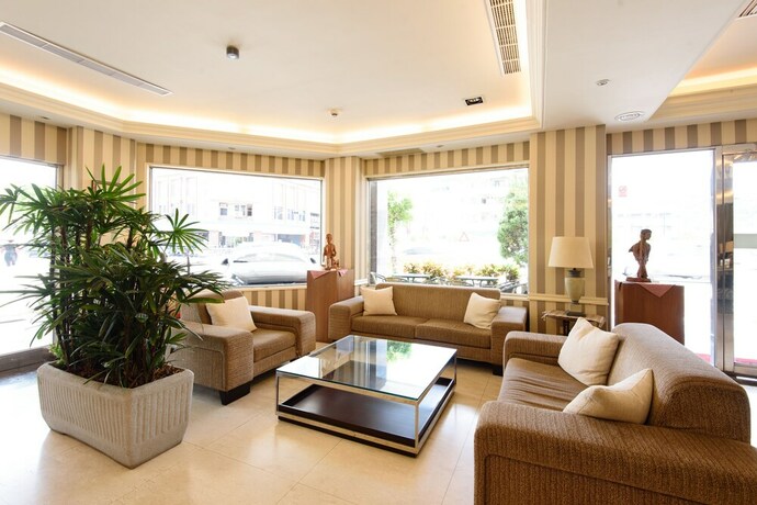 Imagen de los interiores del Hotel Herhuan. Foto 18
