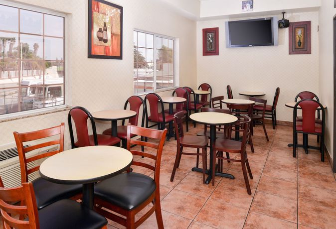 Imagen del bar/restaurante del Hotel Heritage, El Monte. Foto 2
