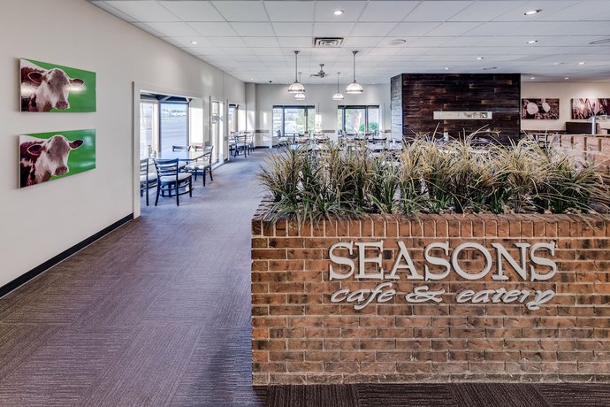 Imagen del bar/restaurante del Hotel Heritage Inn And Convention Centre Taber. Foto 8