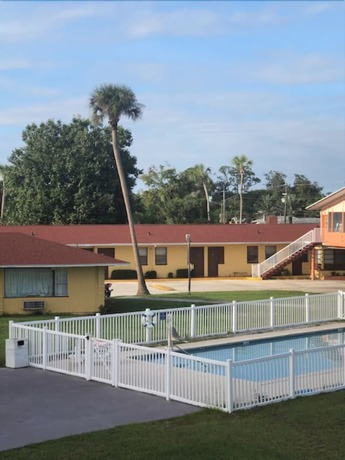 Imagen de la piscina del Hotel Heritage Inn, Daytona Beach . Foto 8