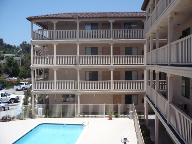 Imagen de la piscina del Hotel Heritage Inn La Mesa. Foto 8