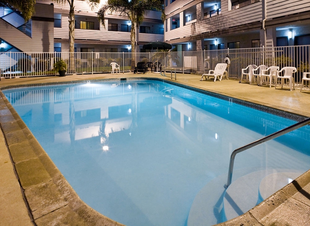 Imagen de la piscina del Hotel Heritage Inn San Diego. Foto 10