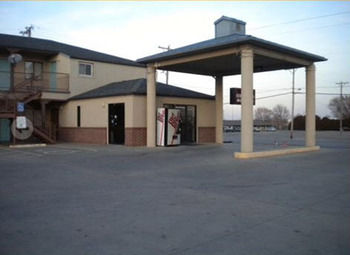 Imagen de los exteriores del Hotel Heritage Inn, Wichita. Foto 7