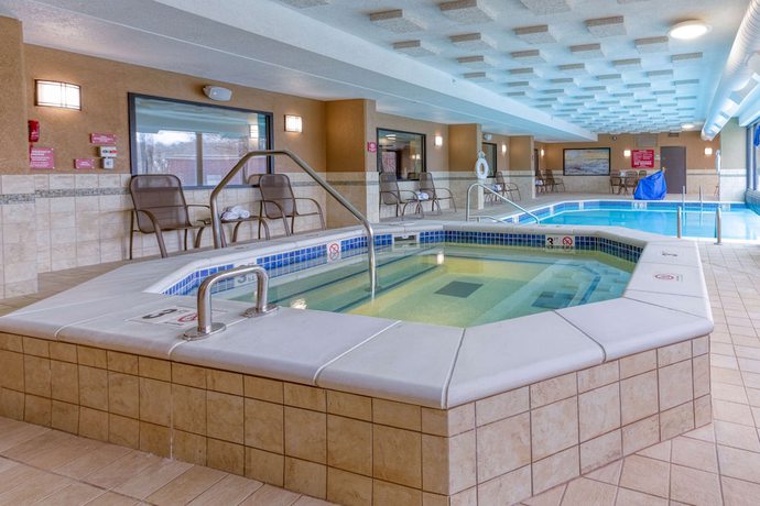 Imagen de la piscina del Hotel Heritage Inn & Suites St. Louis/Fenton, Trademark by Wyndham. Foto 20