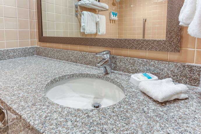 Imagen de la habitación del Hotel Heritage Inn & Suites St. Louis/Fenton, Trademark by Wyndham. Foto 9