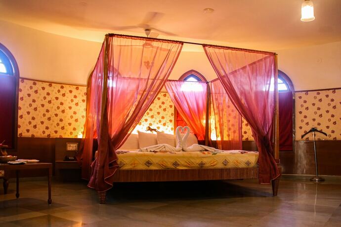 Imagen de la habitación del Hotel Heritage Khirasara Palace. Foto 15