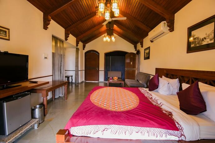 Imagen de la habitación del Hotel Heritage Khirasara Palace. Foto 16