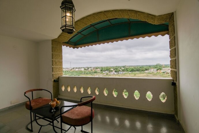 Imagen de la habitación del Hotel Heritage Khirasara Palace. Foto 18