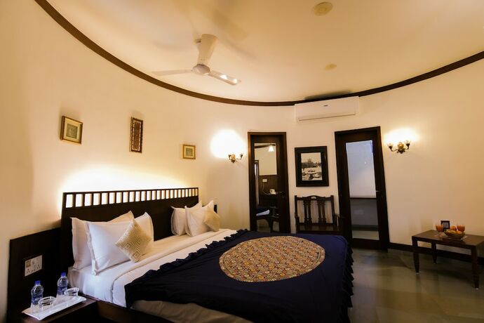 Imagen de la habitación del Hotel Heritage Khirasara Palace. Foto 19