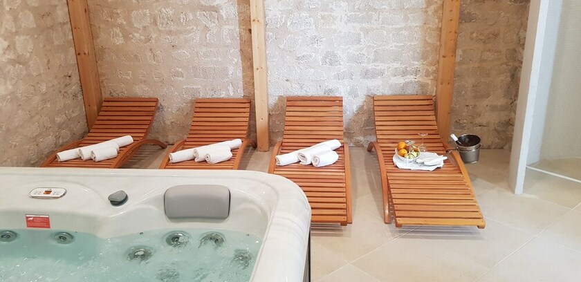 Imagen de la piscina del Hotel Heritage Maskovica Han. Foto 35