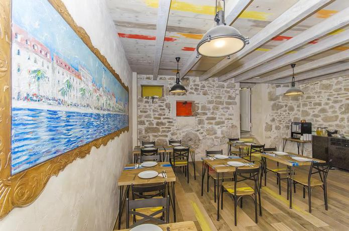 Imagen del bar/restaurante del Hotel Heritage Palace Varos - Mag Quaint and Elegant Boutique Hotels. Foto 2