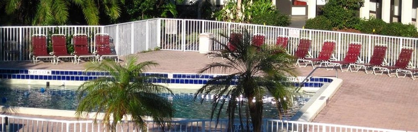 Imagen de la piscina del Hotel Heritage Park Inn. Foto 3