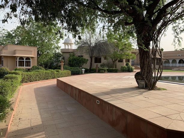 Imagen de la piscina del Hotel Heritage Resort Bikaner. Foto 16