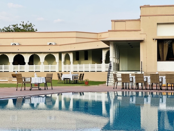 Imagen de la piscina del Hotel Heritage Resort Bikaner. Foto 18