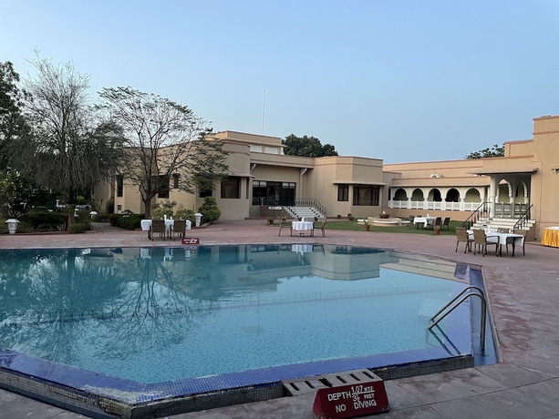 Imagen de la piscina del Hotel Heritage Resort Bikaner. Foto 19