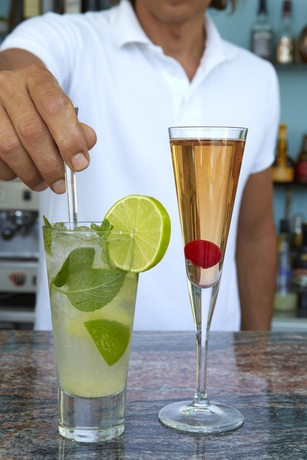 Imagen del bar/restaurante del Hotel Hermes, Kamari. Foto 4