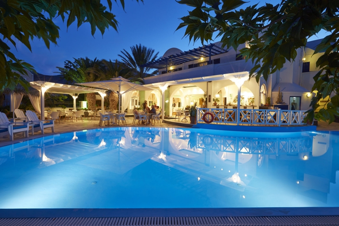 Imagen de la piscina del Hotel Hermes, Kamari. Foto 14