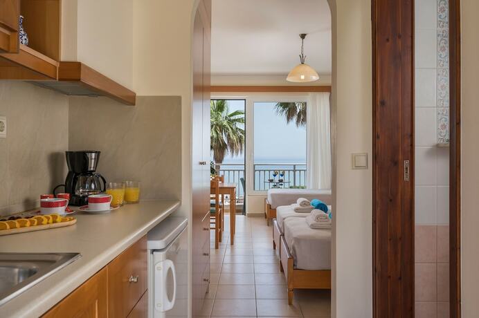 Imagen de la habitación del Hotel Hermes Sea View. Foto 16