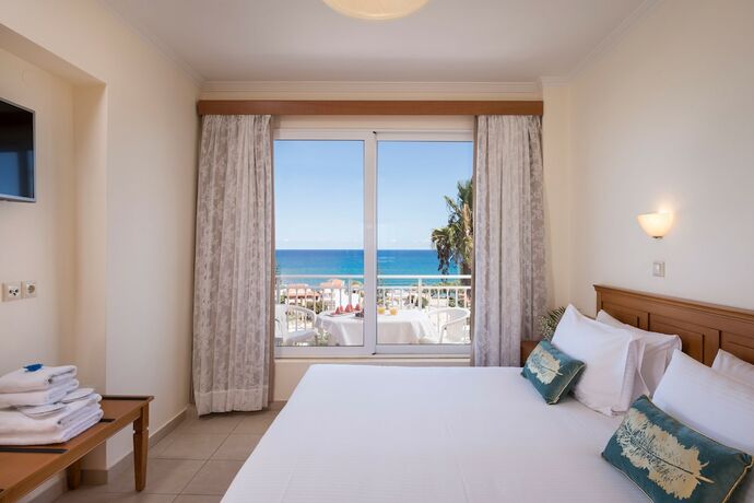 Imagen de la habitación del Hotel Hermes Sea View. Foto 17