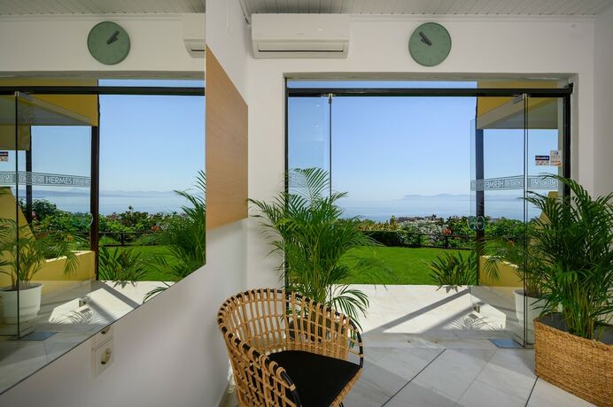 Imagen general del Hotel Hermes Sea View. Foto 14