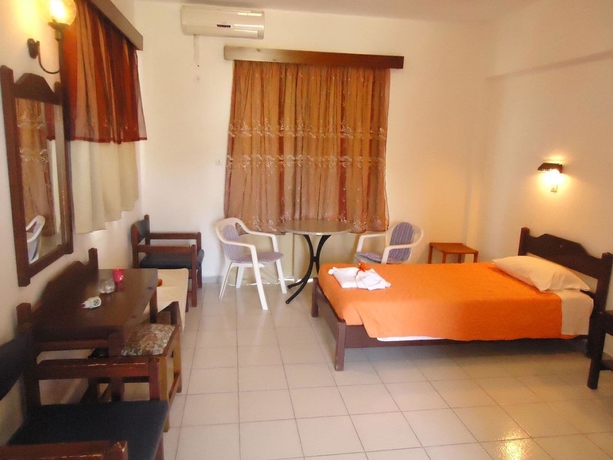 Imagen de la habitación del Hotel Hermes Studios. Foto 17