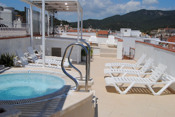 Imagen de los exteriores del Hotel Hermes, Tossa de Mar. Foto 5