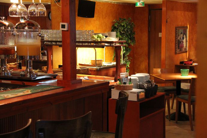 Imagen del bar/restaurante del Hotel Hermica. Foto 6