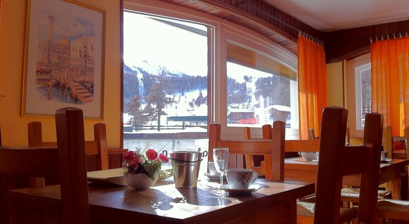 Imagen del bar/restaurante del Hotel Hermitage, Borgata. Foto 2