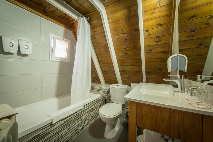 Imagen de la habitación del Hotel Hermon Holiday Village. Foto 17