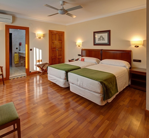 Imagen de la habitación del Hotel Hernán Cortés. Foto 2
