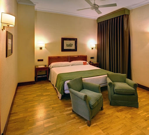 Imagen de la habitación del Hotel Hernán Cortés. Foto 4