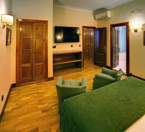 Imagen de la habitación del Hotel Hernán Cortés. Foto 5