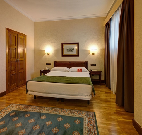 Imagen de la habitación del Hotel Hernán Cortés. Foto 6