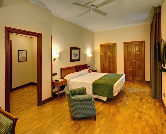 Imagen de la habitación del Hotel Hernán Cortés. Foto 7