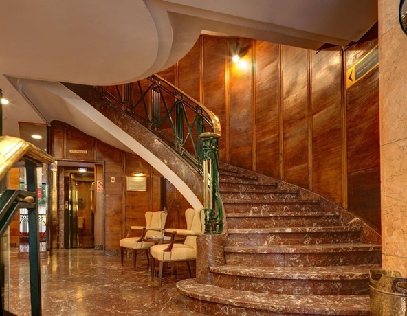 Imagen de los interiores del Hotel Hernán Cortés. Foto 13