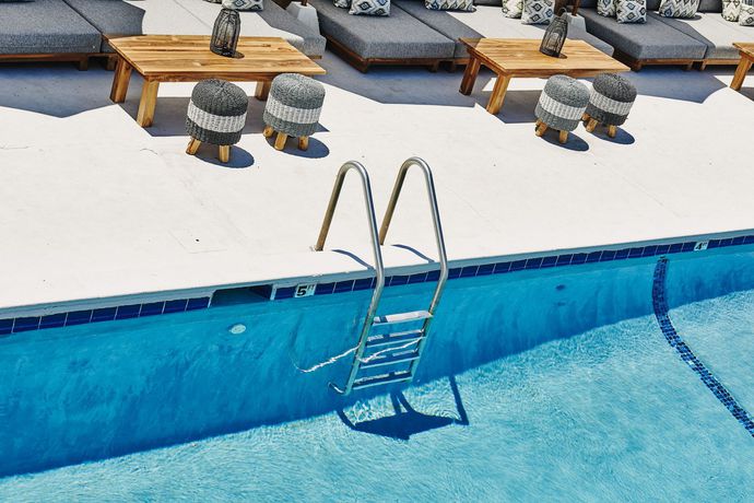 Imagen de la piscina del Hotel Hero Beach Club. Foto 10