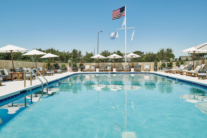 Imagen de la piscina del Hotel Hero Beach Club. Foto 11