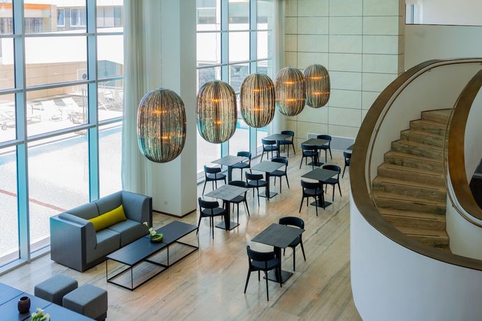 Imagen de los interiores del Hotel Herods Herzliya. Foto 15