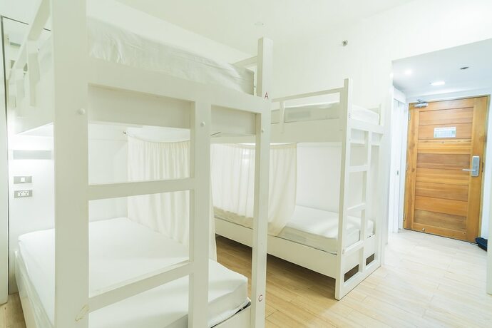 Imagen de la habitación del Hotel Heroes. Foto 14