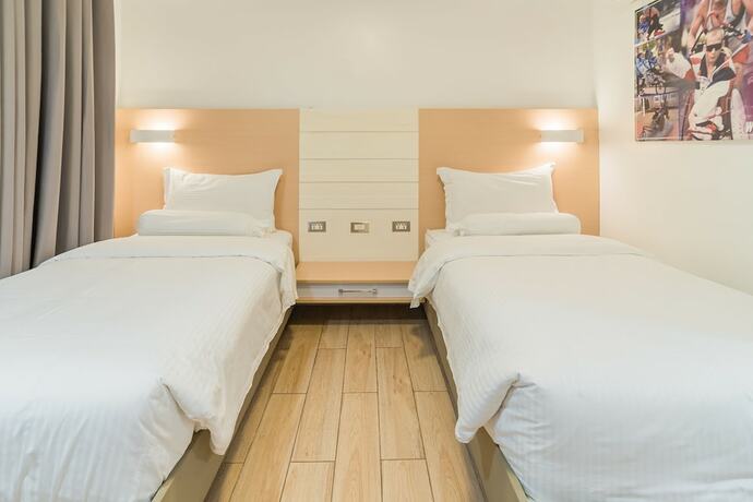 Imagen de la habitación del Hotel Heroes. Foto 17