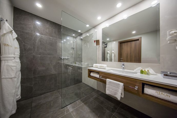 Imagen de la habitación del Hotel Heron Live. Foto 4
