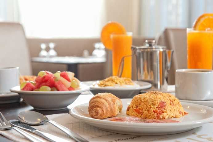 Imagen del bar/restaurante del Hotel Heronissos - All Inclusive. Foto 3