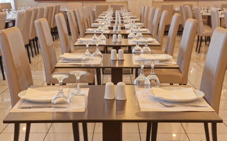 Imagen del bar/restaurante del Hotel Heronissos - All Inclusive. Foto 6