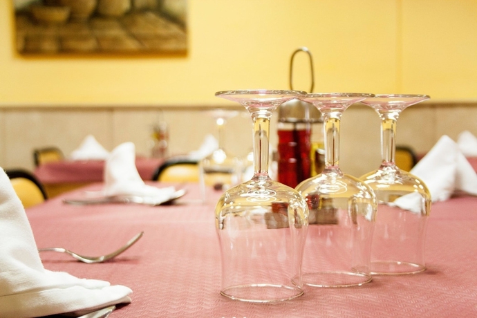 Imagen del bar/restaurante del Hotel Herreros. Foto 2