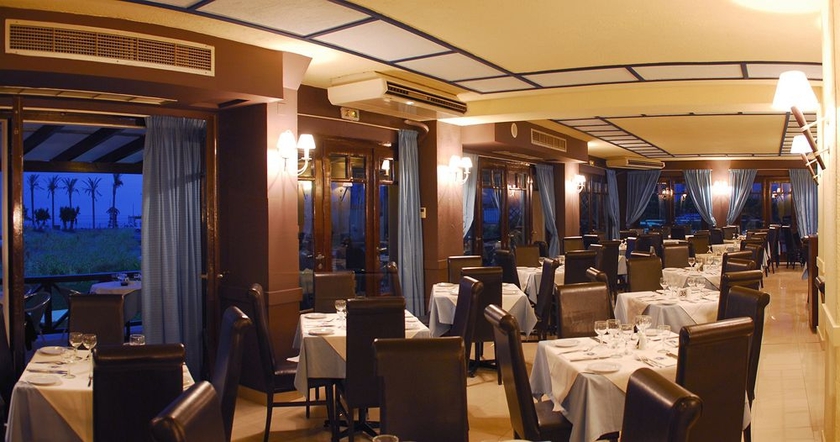 Imagen del bar/restaurante del Hotel Hersonissos Palace - All Inclusive. Foto 3