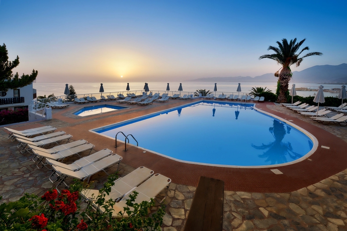 Imagen de la piscina del Hotel Hersonissos Village and Bungalows - All Inclusive. Foto 11