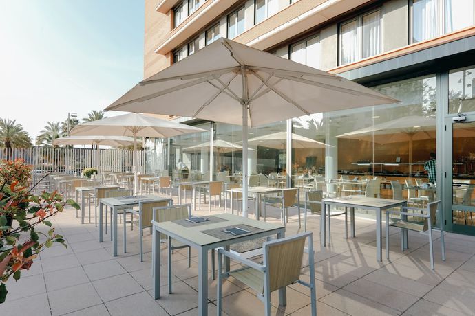 Imagen del bar/restaurante del Hotel Hesperia Barcelona Del Mar. Foto 1