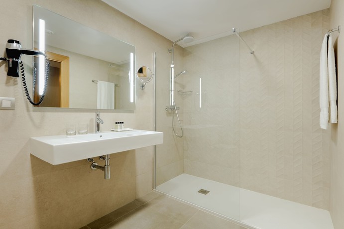 Imagen de la habitación del Hotel Hesperia Barcelona Sant Just. Foto 9