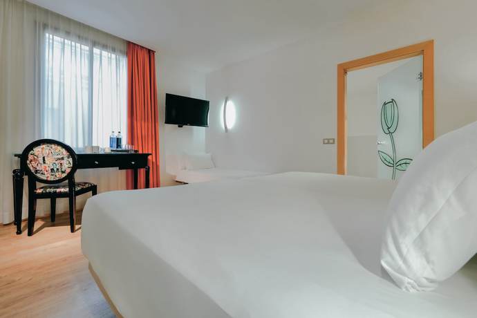 Imagen de la habitación del Hotel Hesperia Barri Gòtic. Foto 6