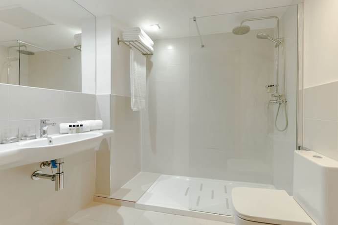 Imagen de la habitación del Hotel Hesperia Barri Gòtic. Foto 15